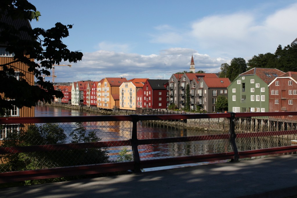 Trondheim: Typische Lagerhäuser am Kanal (Bryggen)